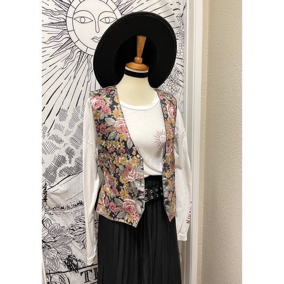 🌈 Beautiful Vintage floral vest - Picture 11 of 12